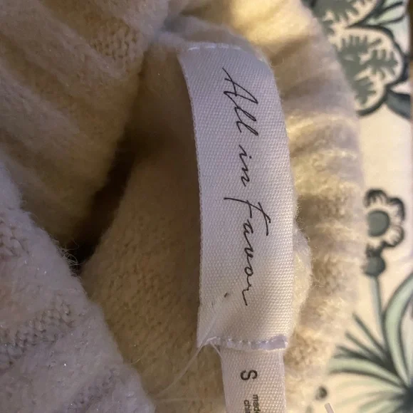 𝅺all in Favor cream Sweater size small - Picture 4 of 6